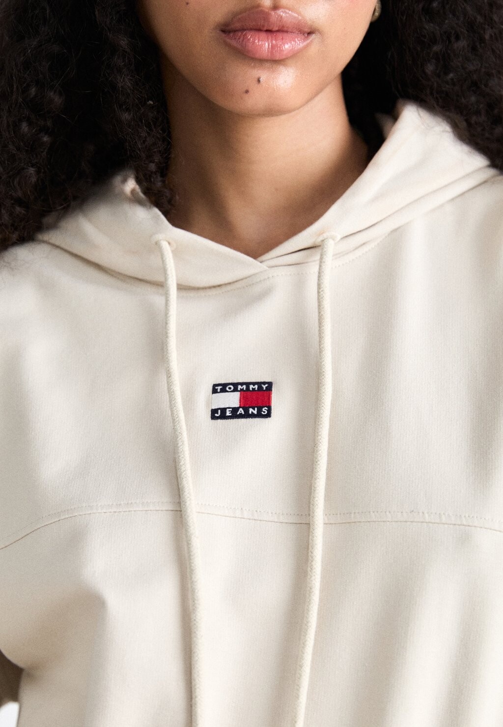 Свитер ELASTICATED BADGE HOODIE Tommy Hilfiger, бежевый