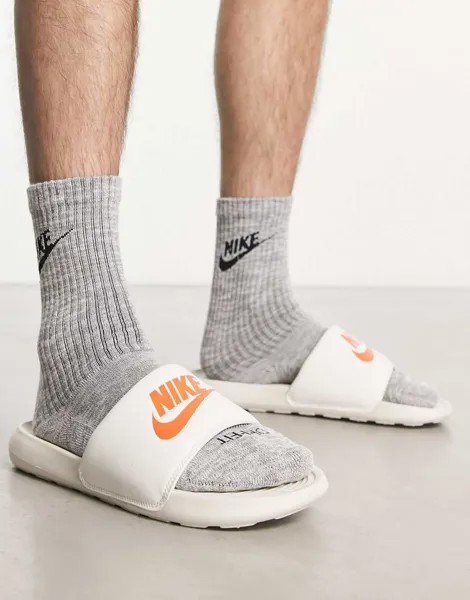 Белые и оранжевые шлепанцы Nike Victori