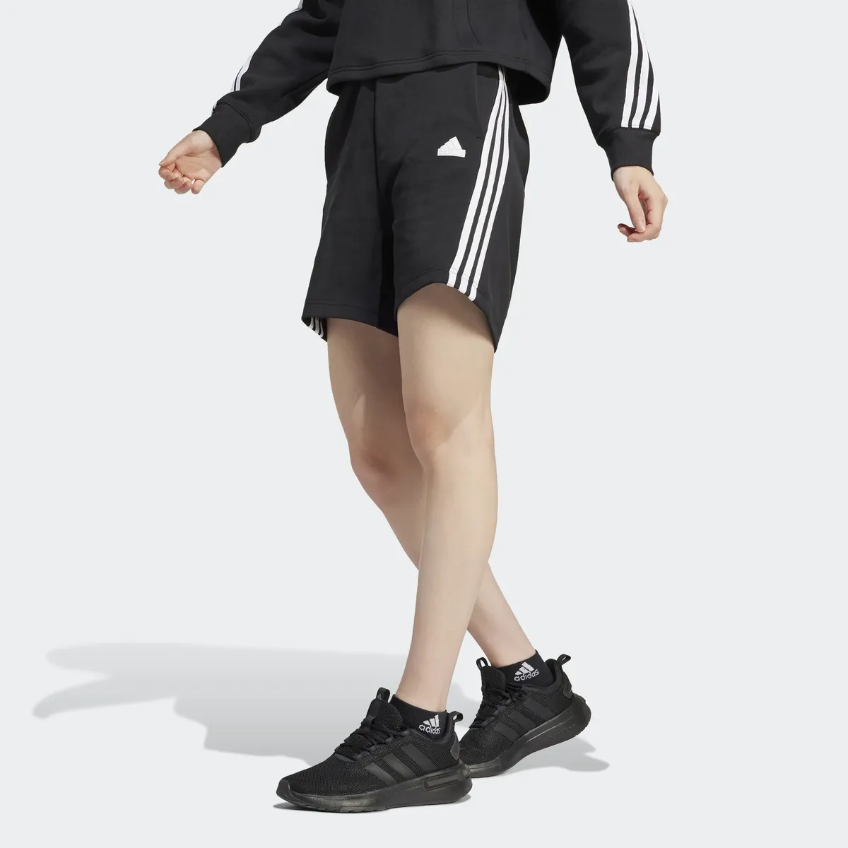 Спортивные шорты adidas 