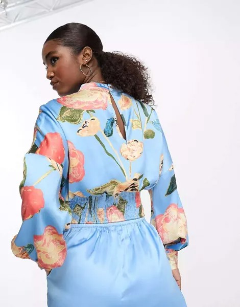 Атласная блузка с высоким воротником Vero Moda синего цвета с цветочным принтом