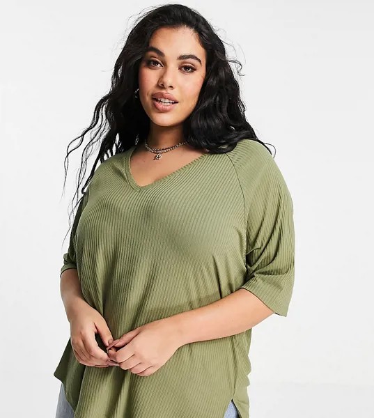 Оливковый oversized-топ в рубчик с V-образным вырезом ASOS DESIGN Curve-Зеленый цвет