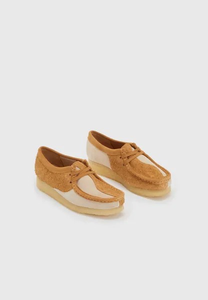 Спортивные туфли на шнуровке Wallabee Clarks Originals, цвет mid tan combi