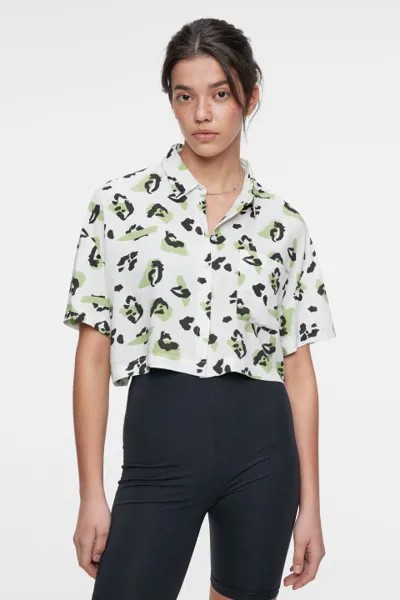 Блузка-рубашка вискозная укороченная с принтом