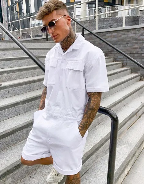 Короткий джинсовый комбинезон белого цвета ASOS DESIGN-Белый
