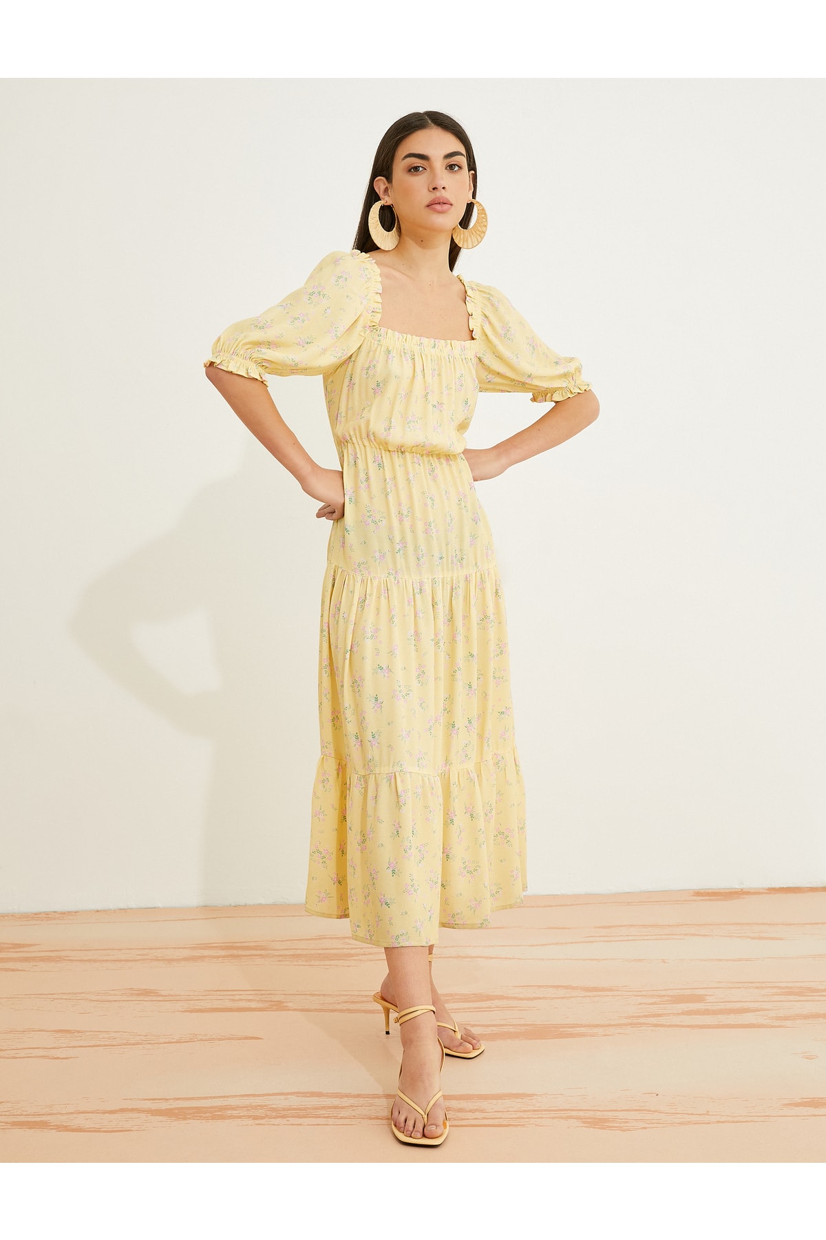 Платье-миди с цветочным принтом и квадратным вырезом, с короткими рукавами-фонариками Koton, желтый