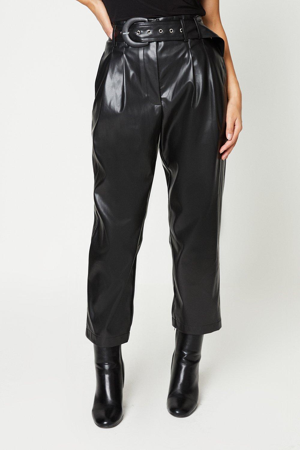 Узкие брюки из искусственной кожи Petite с поясом Dorothy Perkins, черный