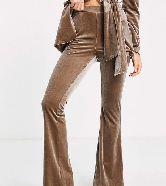 Расклешенные брюки из бархата серо-коричневого цвета ASOS DESIGN Petite-Светло-бежевый цвет