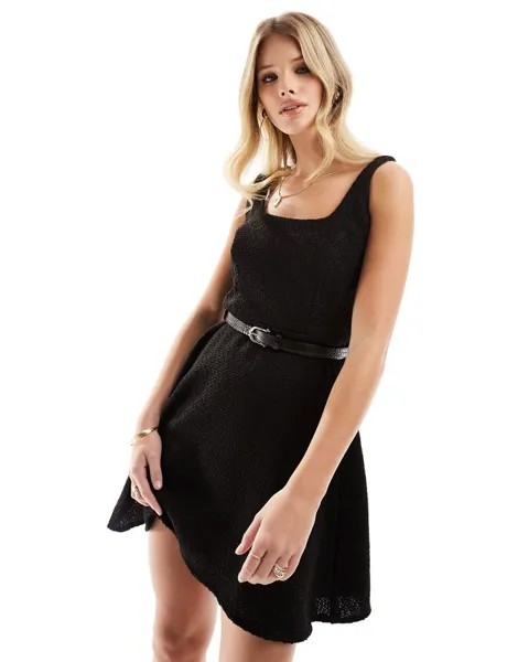 Черное приталенное платье с поясом New Look