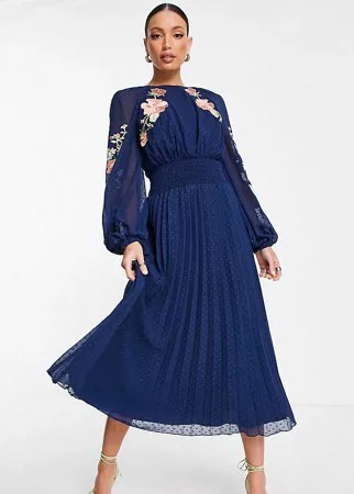 Темно-синее платье миди с плиссированной юбкой, вышивкой и открытой спиной ASOS DESIGN Tall-Темно-синий