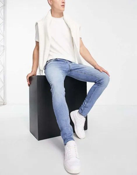 Голубые джинсы средней степени стирки Pull&Bear
