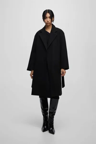 Длинное пальто с поясом Pull&Bear, черный