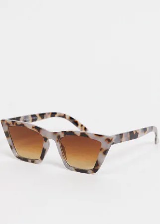 Солнцезащитные очки в серой черепаховой оправе «кошачий глаз» с острыми углами Topshop-Серый