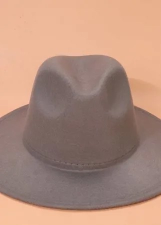 Однотонная шапка минималистичный
