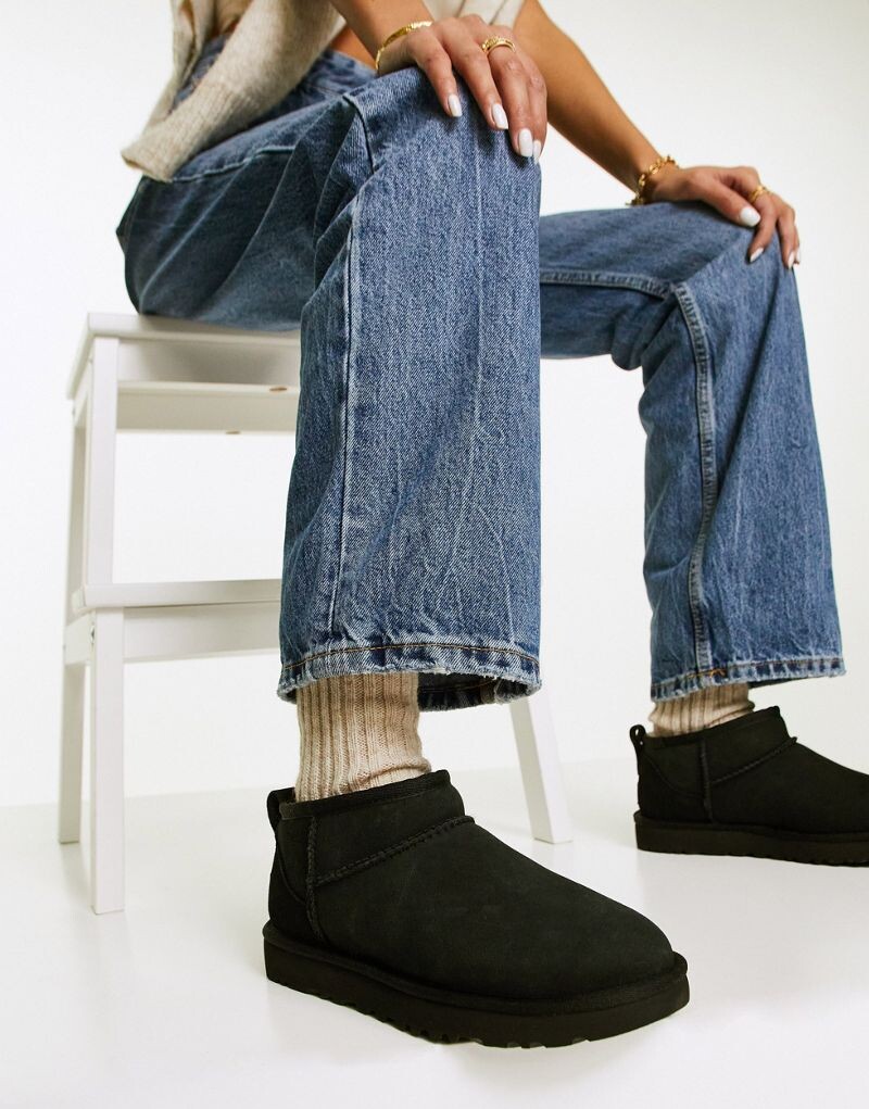 Черные ботинки UGG Classic Ultra Mini