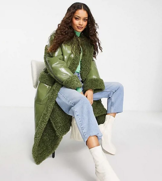 Виниловое пальто макси цвета хаки с искусственным мехом ASOS DESIGN Petite-Зеленый цвет