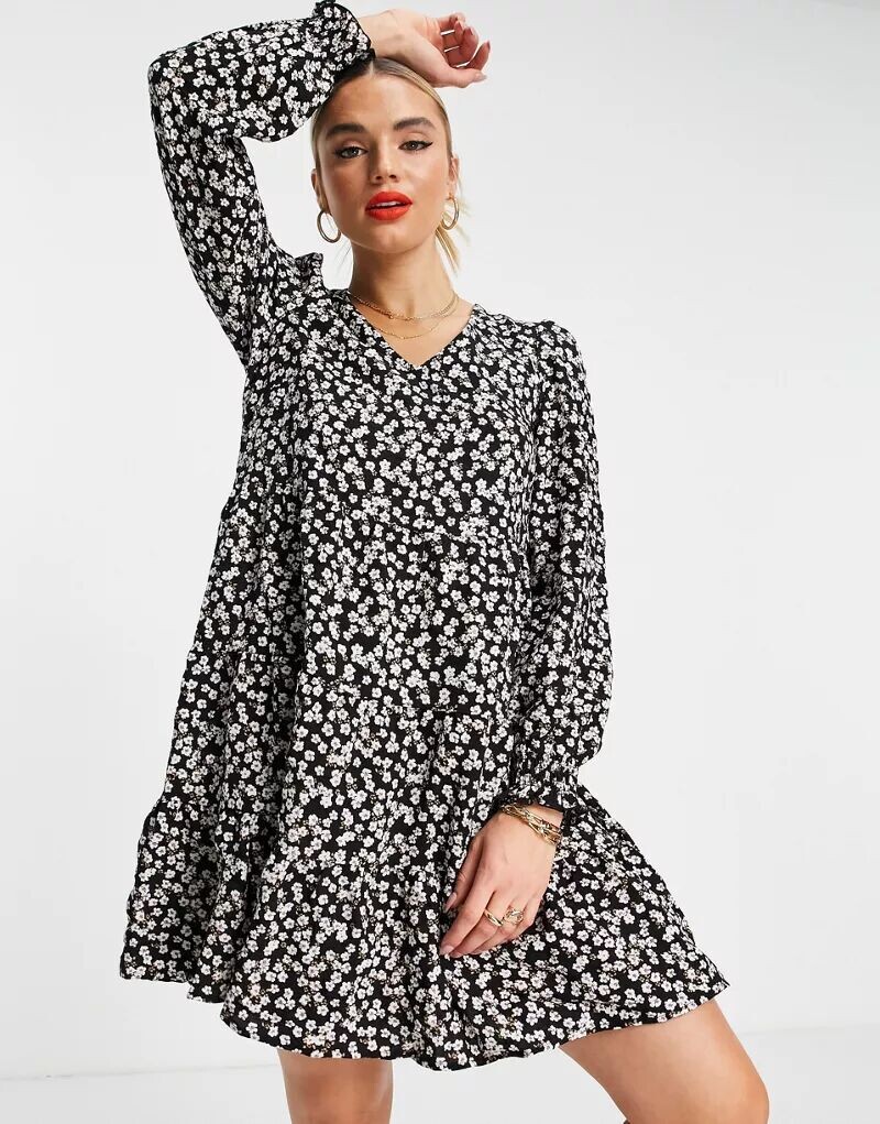 Черное свободное платье мини из переработанного полиэстера Vero Moda с белым цветочным принтом