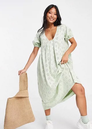 Шалфейно-зеленое платье миди с вышивкой ришелье и V-образным вырезом в стиле ампир ASOS DESIGN Petite-Зеленый цвет