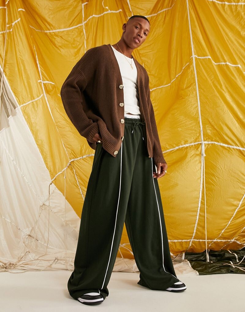 Коричневый вязаный кардиган в рубчик крупного размера ASOS DESIGN