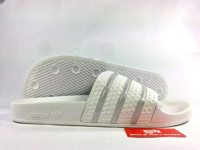 12 новых мужских сандалий Adidas ADILETTE BY9910, белые, серые, серебряные, шлепанцы с откидной крышкой
