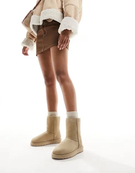 Короткие ботинки UGG Classic II с камнем
