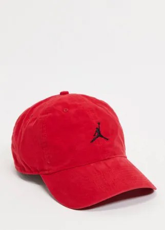 Красная кепка с логотипом в виде баскетболиста Nike Jordan H86-Красный