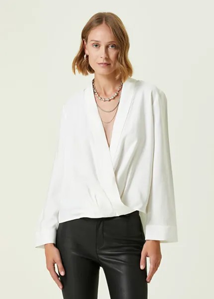 Белая блузка с глубоким v-образным вырезом Academia
