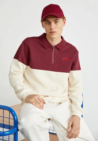 Футболка с длинным рукавом TOYOHASHI LONG SLEEVE Fila, белая кепка серо-коричнево-портвейна