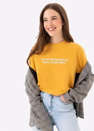 Горчичная футболка oversize с надписью Gloria Jeans