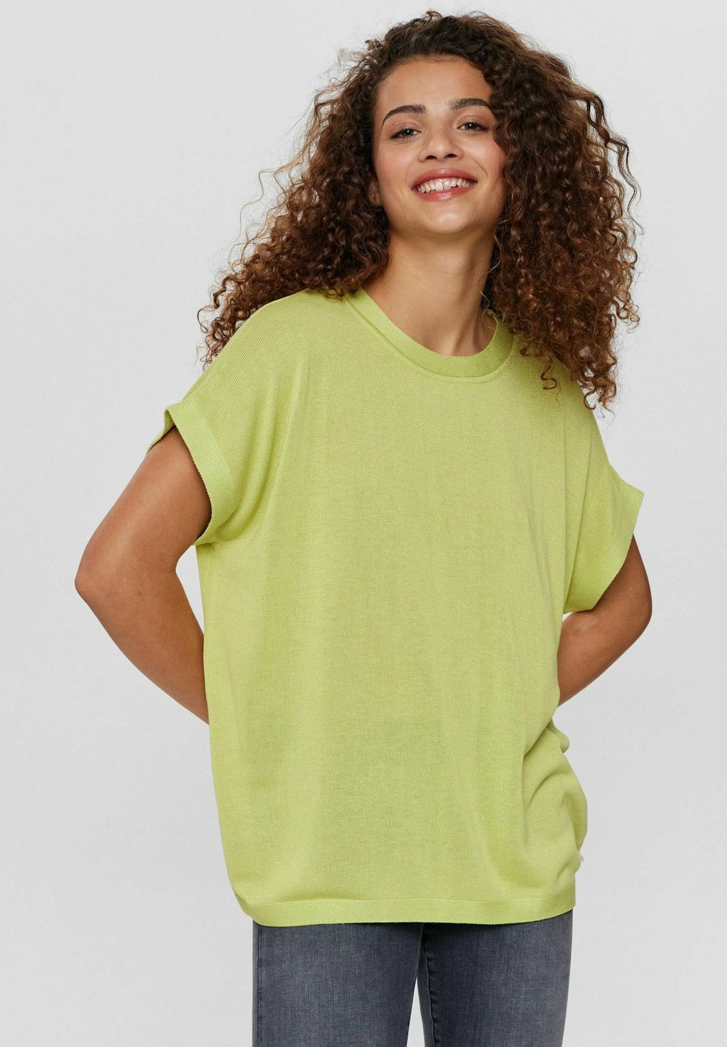 Базовая футболка NUDARLENE Nümph, цвет celery green