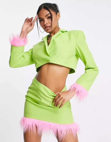 Зеленый укороченный пиджак ASYOU с розовой отделкой из искусственных перьев