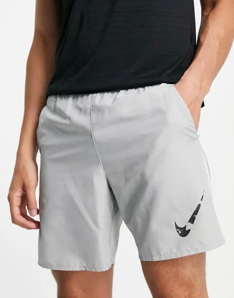Светло-серые шорты длиной 7 дюймов Nike Running Wild Run-Серый
