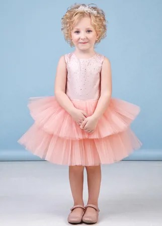 Платье нарядное персикового цвета с многоярусной юбкой 