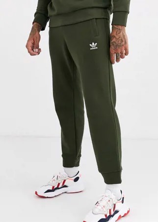 Джоггеры цвета хаки с вышитым логотипом adidas Originals-Зеленый