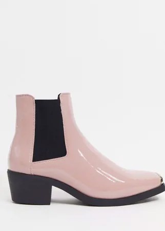 Розовые лакированные ботинки челси в стиле вестерн на кубинском каблуке с металлической фурнитурой ASOS DESIGN-Розовый цвет