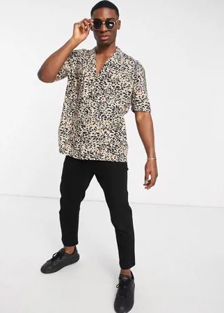 Светло-бежевая рубашка с короткими рукавами и леопардовым принтом New Look-Нейтральный