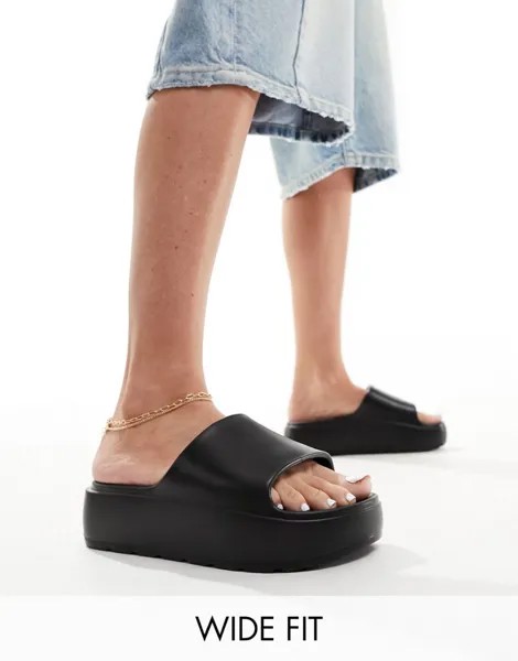 Черные шлепанцы на плоской платформе с рифлением ASOS DESIGN Wide Fit Freedom