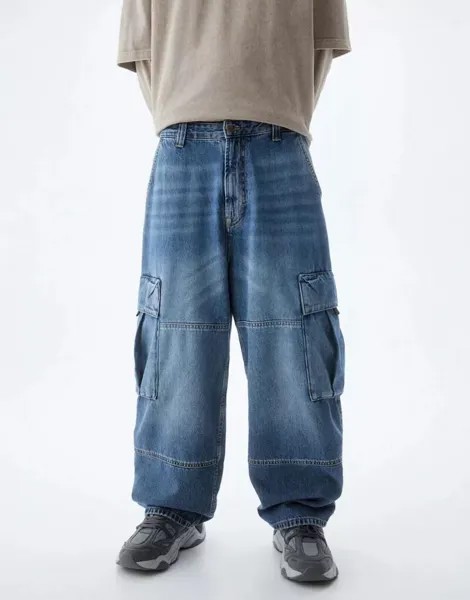 Джинсовые брюки-карго с принтом Pull&Bear синего цвета