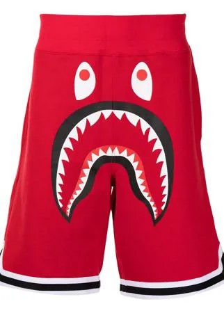 A BATHING APE® спортивные шорты Shark с графичным принтом