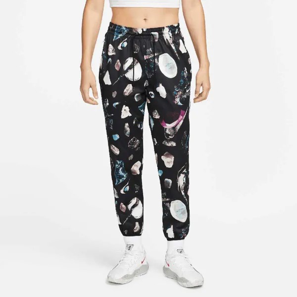 Тренировочные брюки W DRI-FIT STANDARD ISSUE ALL OVER PRINT PANTS Nike, цвет Schwarz/Schwarz/Weiß