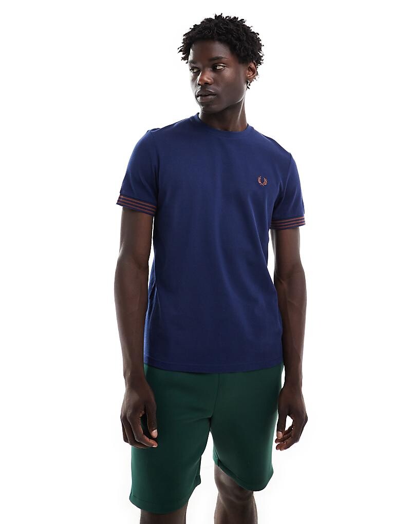 Темно-синяя футболка Fred Perry с контрастными манжетами