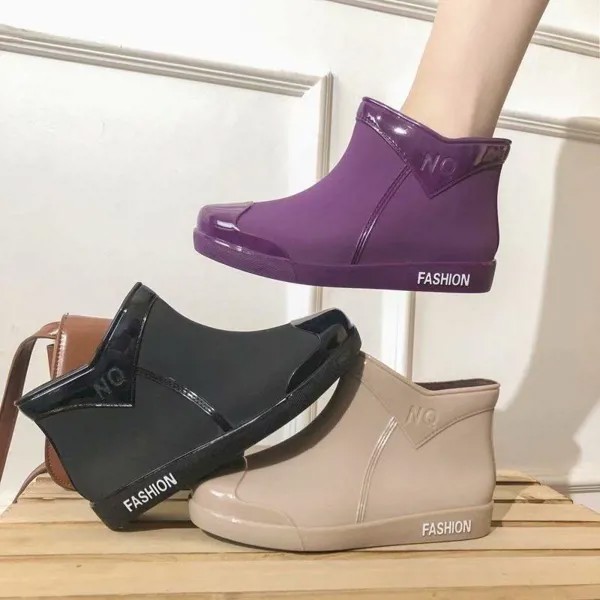 2021 Новые женские дождевые туфли Модные тенденции Взрослые Короткие трубки Водонепроницаемые противоскользящие дождевые сапоги