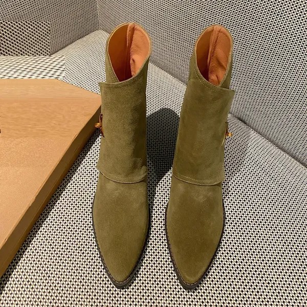 Ковбойские ботинки Cowgirls, крутая обувь, женские замшевые ботинки из коровьей кожи на весну и осень, модные женские ботильоны в уличном стиле с золотой пряжкой