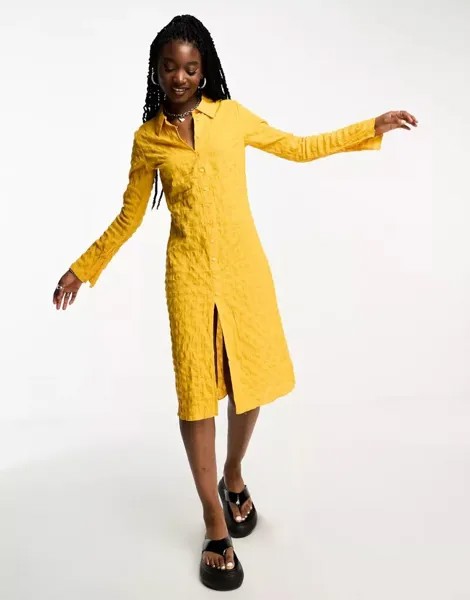 Желтое структурированное платье-рубашка миди со сборками Weekday