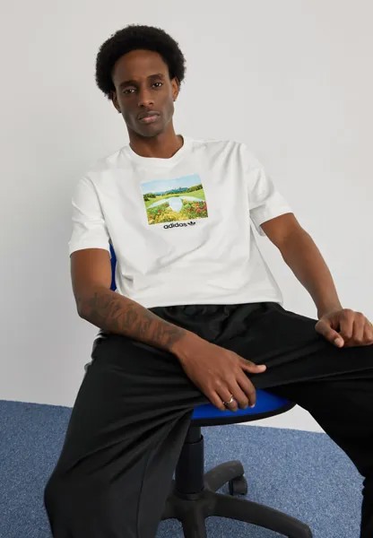 Футболка с принтом GRAPHIC adidas Originals, цвет white