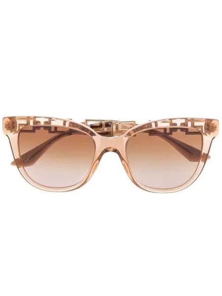 Versace Eyewear очки в оправе 'кошачий глаз' с декором Greca