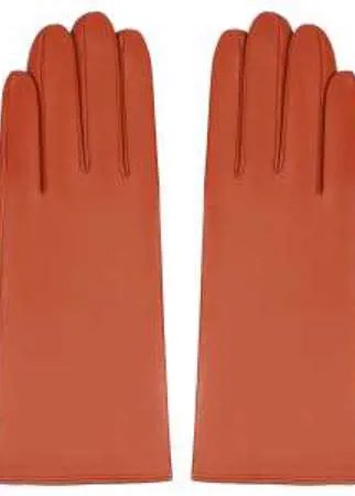 Кожаные перчатки премиальной линии ALLA PUGACHOVA морковного оттенка с подкладкой из шерсти. Такой аксессуар не только надежно защитит ваши руки от холода, но и позволит пользоваться гаджетами с сенсорными экранами не снимая перчаток.