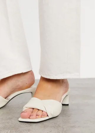 Мюли цвета экрю с мягким уплотненным ремешком и на низком каблуке Bershka-Белый