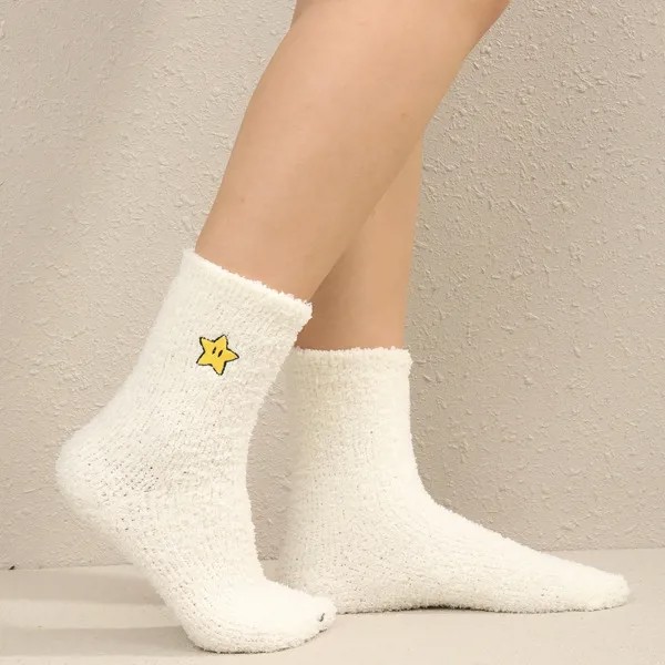 Пушистые носки с вышивкой звезды