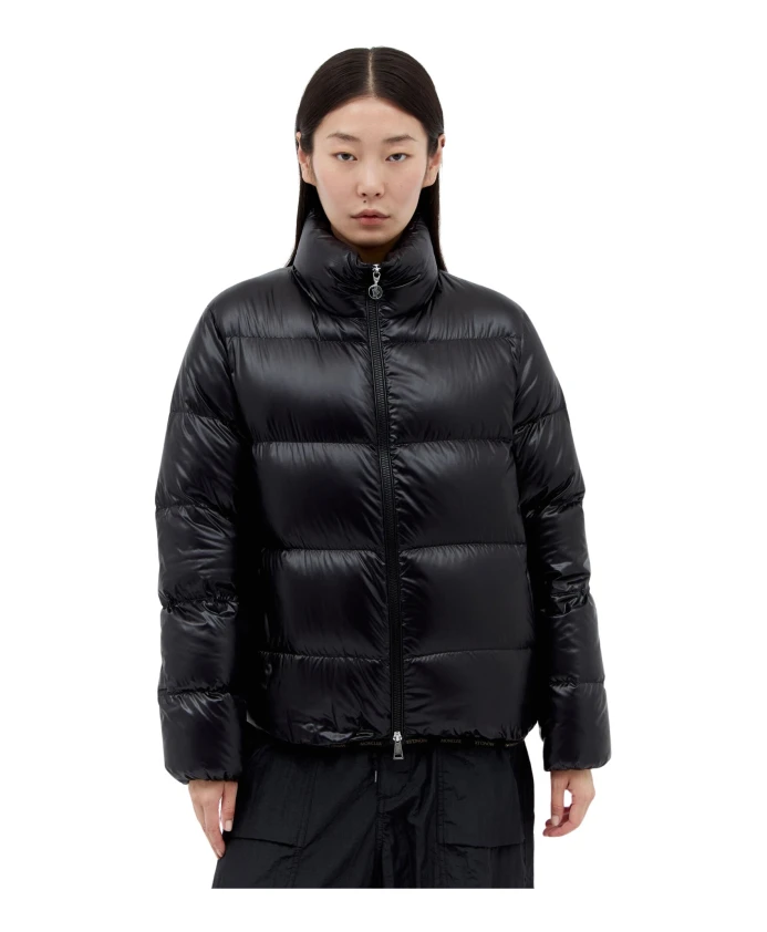Утепленный короткий пуховик Moncler, черный