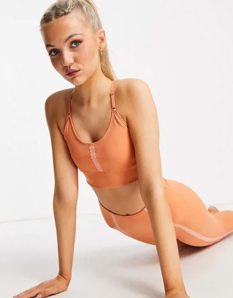 Оранжевый спортивный бюстгальтер с люверсами и легкой степенью поддержки Nike Yoga Indy-Оранжевый цвет